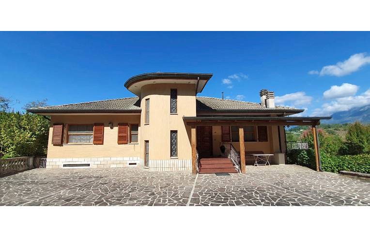 casa indipendente in vendita ad Atina in zona Sabina