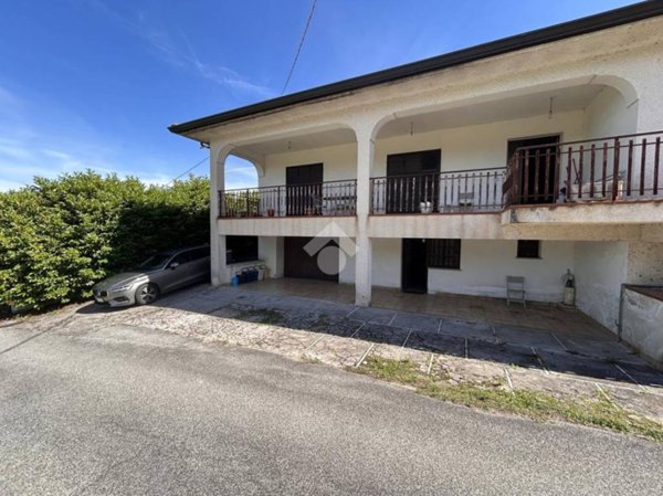 casa indipendente in vendita ad Atina in zona Colle Melfa