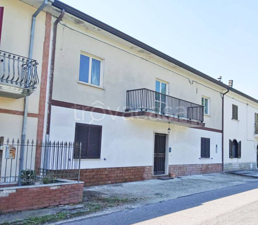 casa indipendente in vendita ad Atina in zona Rosanisco