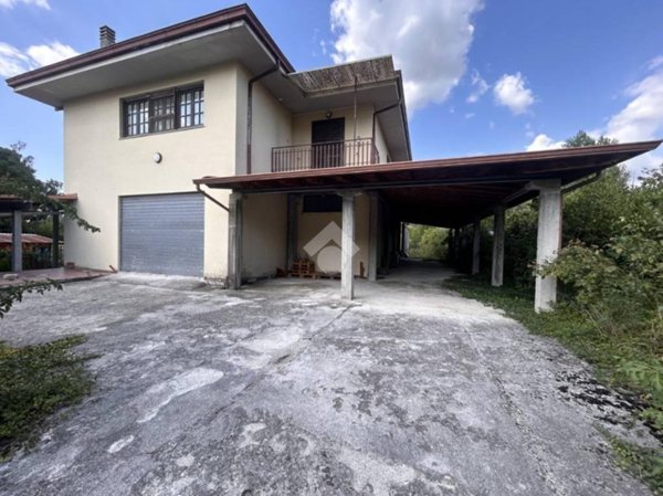 casa indipendente in vendita ad Atina