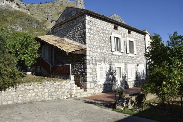 casa indipendente in vendita ad Ausonia