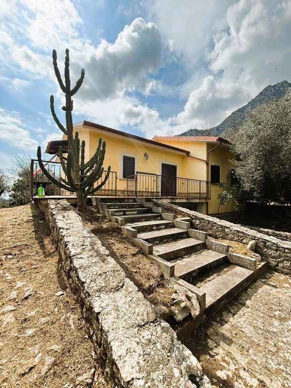 casa indipendente in vendita ad Ausonia