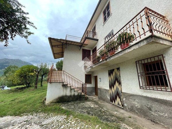 casa indipendente in vendita a Belmonte Castello