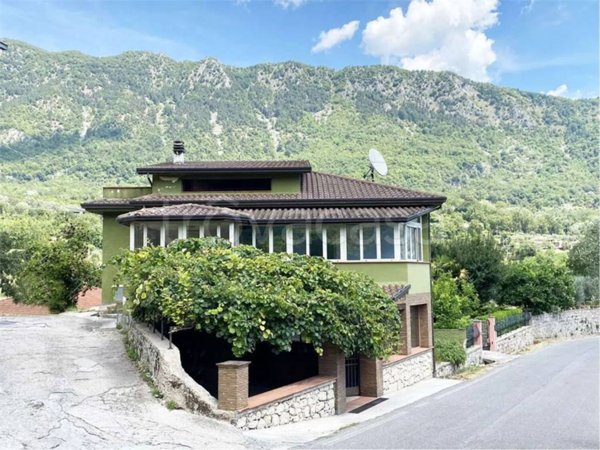 casa indipendente in vendita a Belmonte Castello