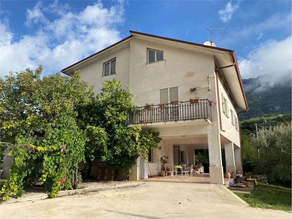 casa indipendente in vendita a Belmonte Castello