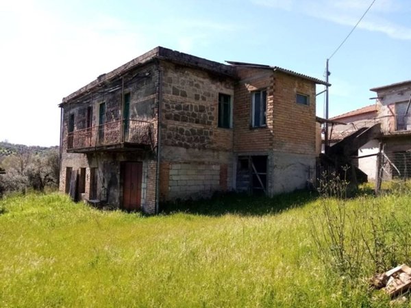 casa indipendente in vendita a Boville Ernica in zona Madonna delle Grazie