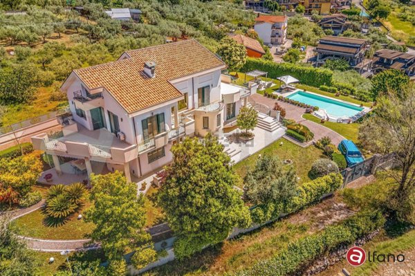 casa indipendente in vendita a Boville Ernica in zona Santa Elisabetta