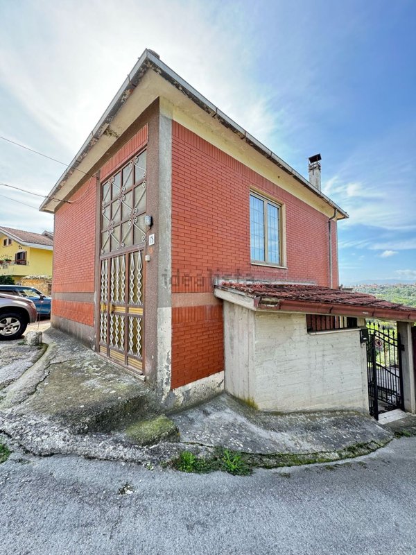 casa indipendente in vendita a Boville Ernica in zona San Lucio