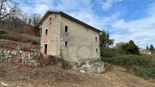 casa indipendente in vendita a Broccostella