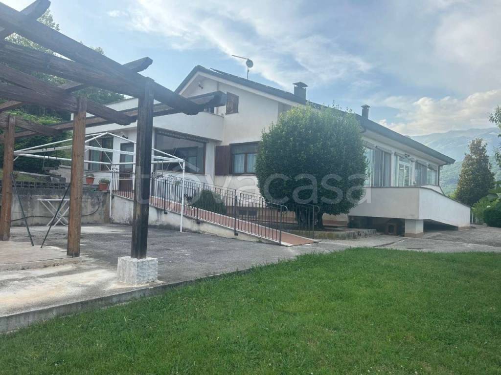 casa indipendente in vendita a Broccostella