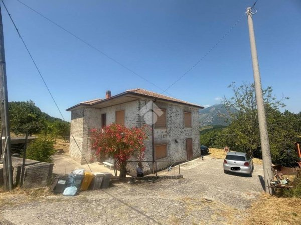 casa indipendente in vendita a Broccostella
