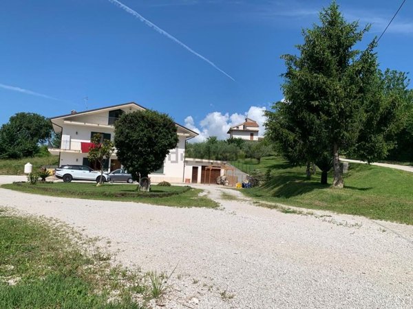 casa indipendente in vendita a Broccostella