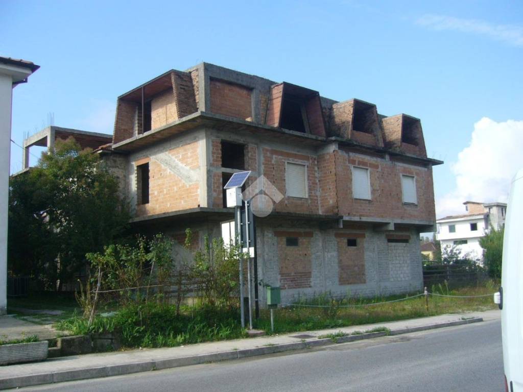 casa indipendente in vendita a Broccostella