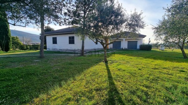 casa indipendente in vendita a Broccostella