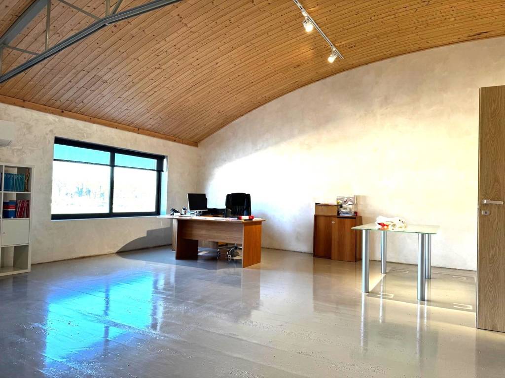 locale commerciale in vendita a Broccostella