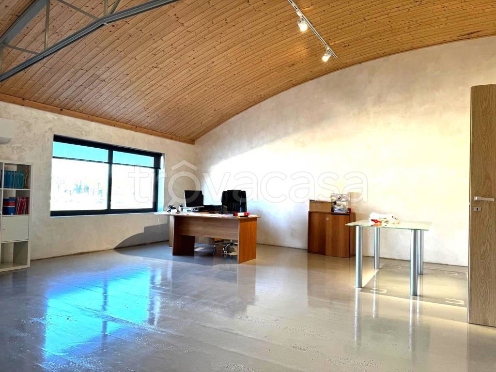locale commerciale in vendita a Broccostella