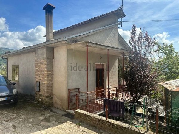 casa indipendente in vendita a Broccostella in zona Schito