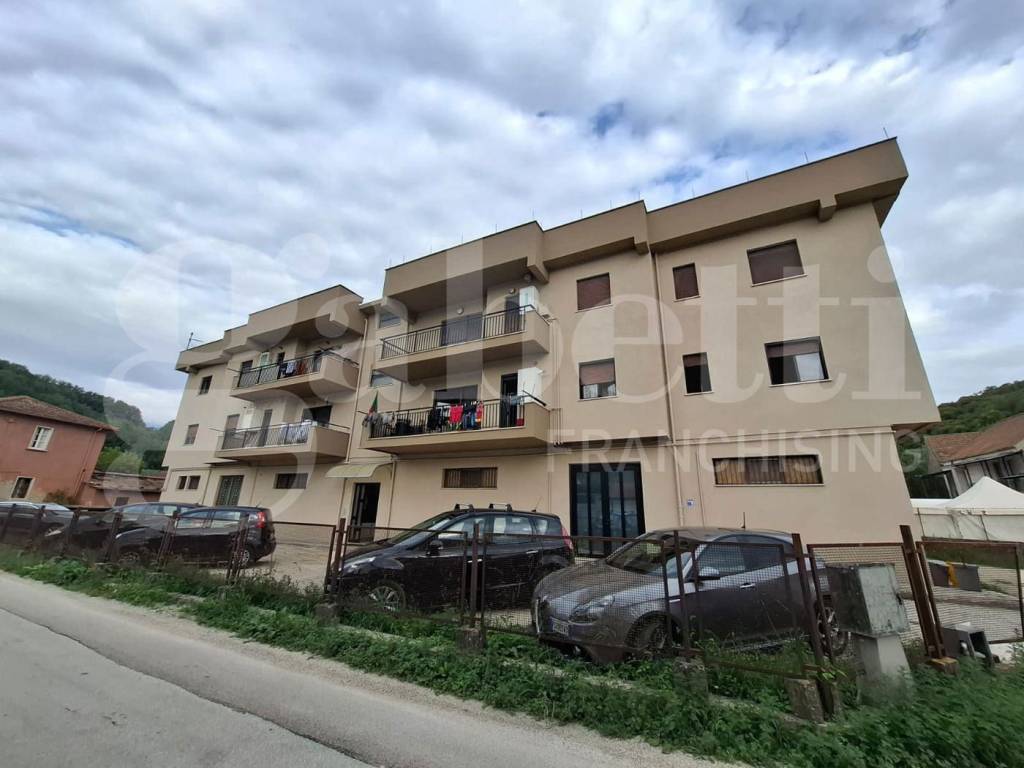 appartamento in vendita a Broccostella in zona Ponte Tapino.