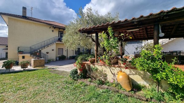 casa semindipendente in vendita a Broccostella in zona Schito