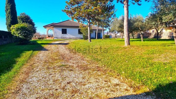 casa indipendente in vendita a Broccostella