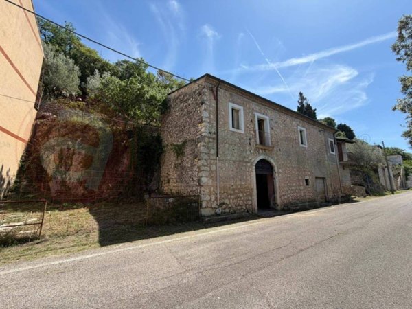casa indipendente in vendita a Broccostella
