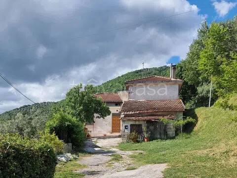 casa indipendente in vendita a Broccostella in zona Ponte Tapino.
