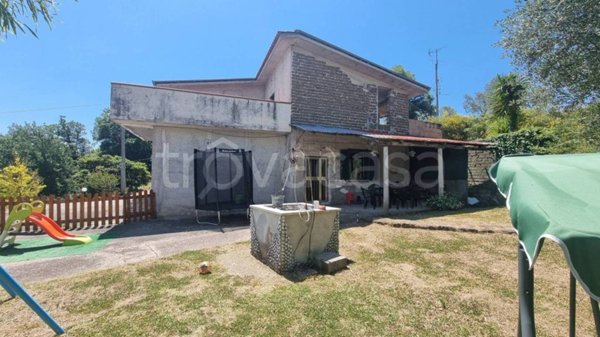 casa indipendente in vendita a Broccostella in zona Ponte Tapino.