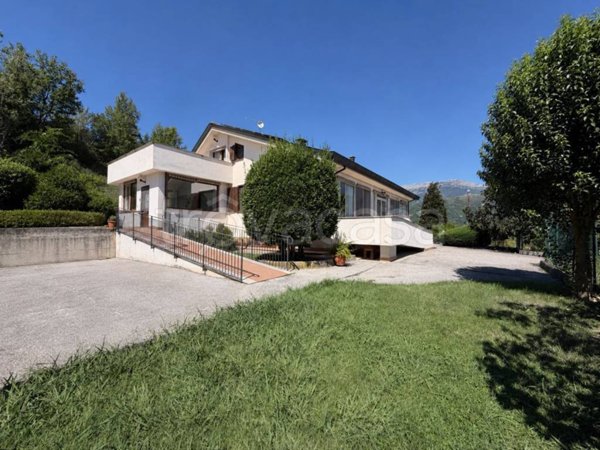 casa indipendente in vendita a Broccostella in zona Ponte Tapino.