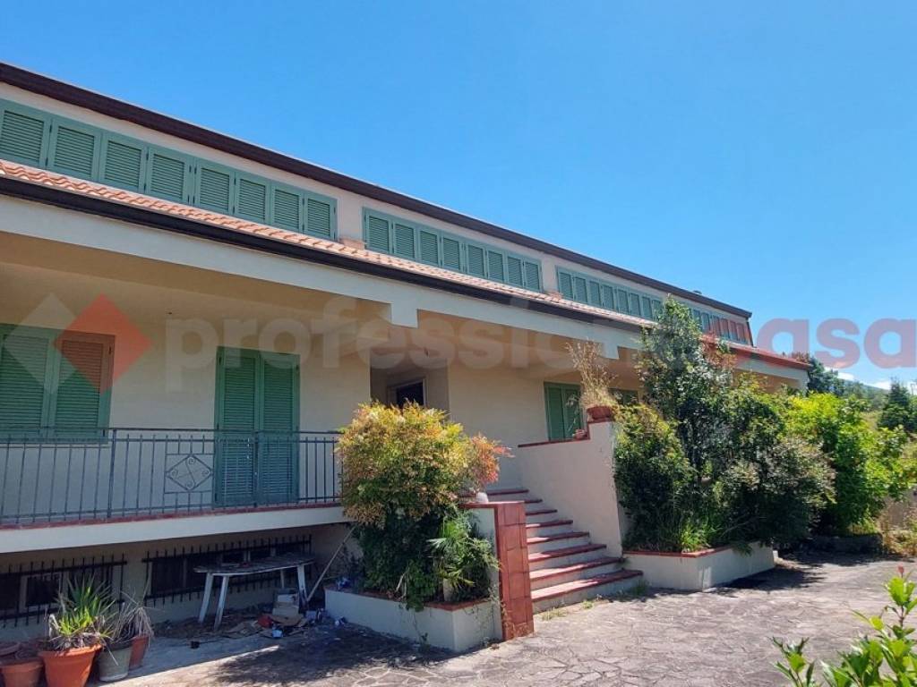 casa indipendente in vendita a Broccostella in zona Schito