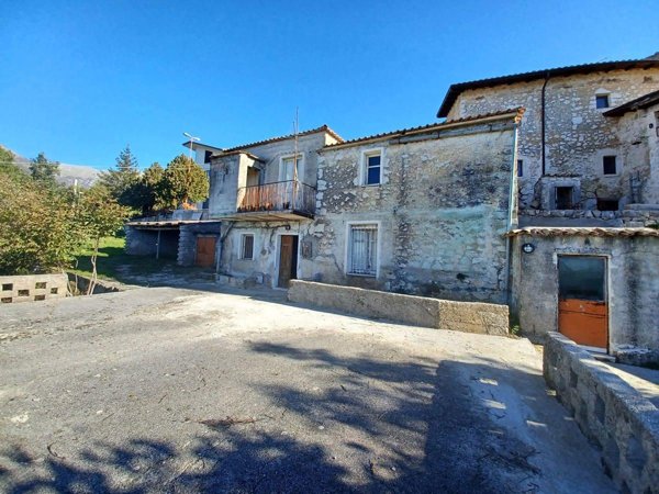 casale in vendita a Campoli Appennino