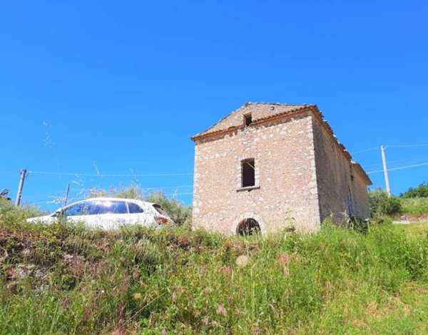 casa indipendente in vendita a Campoli Appennino