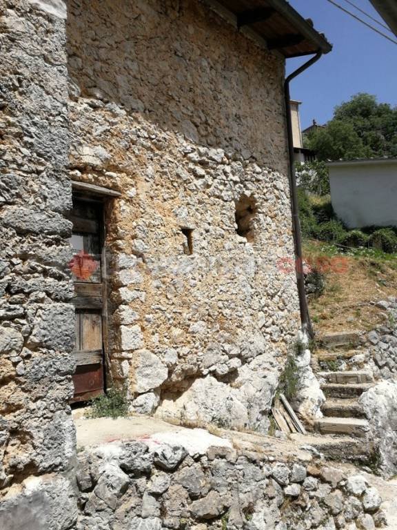 casa indipendente in vendita a Campoli Appennino