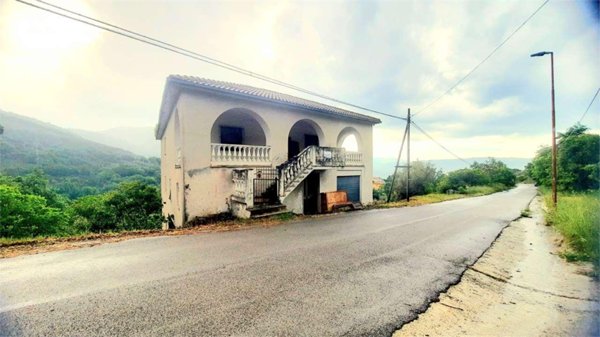 casa indipendente in vendita a Campoli Appennino