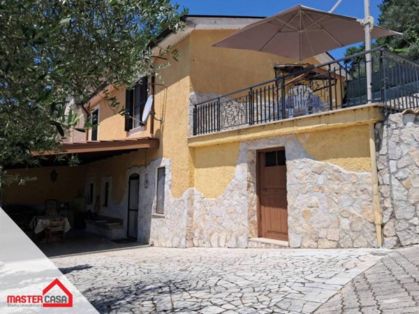 casa indipendente in vendita a Campoli Appennino