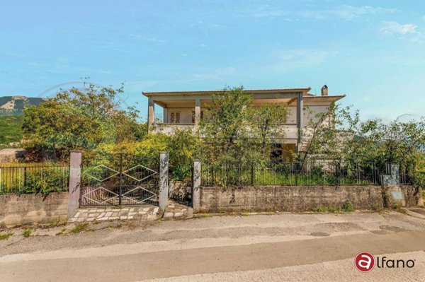 casa indipendente in vendita a Campoli Appennino