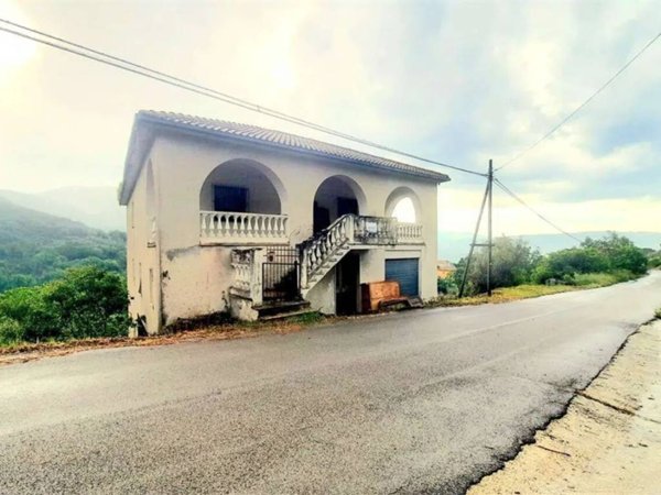 intera palazzina in vendita a Campoli Appennino