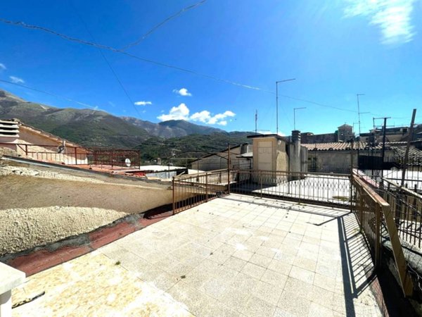 casa indipendente in vendita a Campoli Appennino