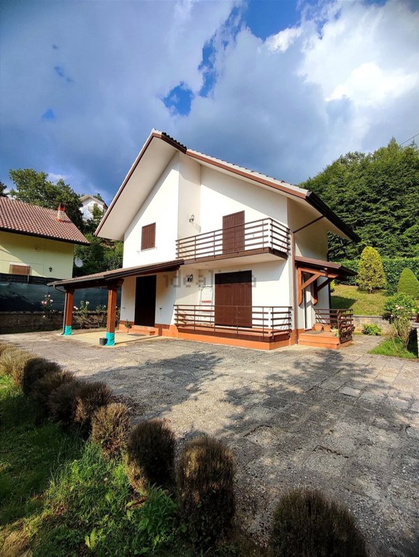 casa indipendente in vendita a Campoli Appennino