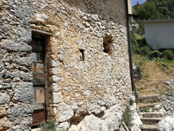 casa indipendente in vendita a Campoli Appennino