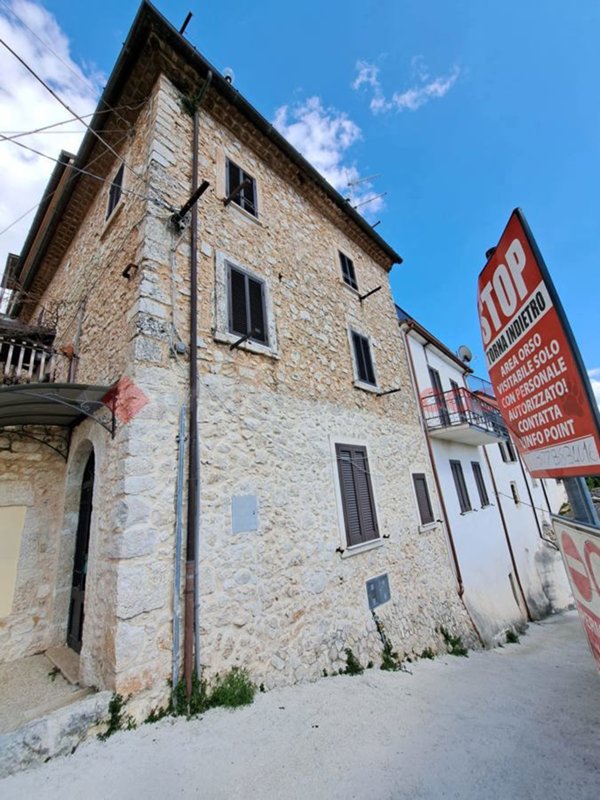 casa indipendente in vendita a Campoli Appennino