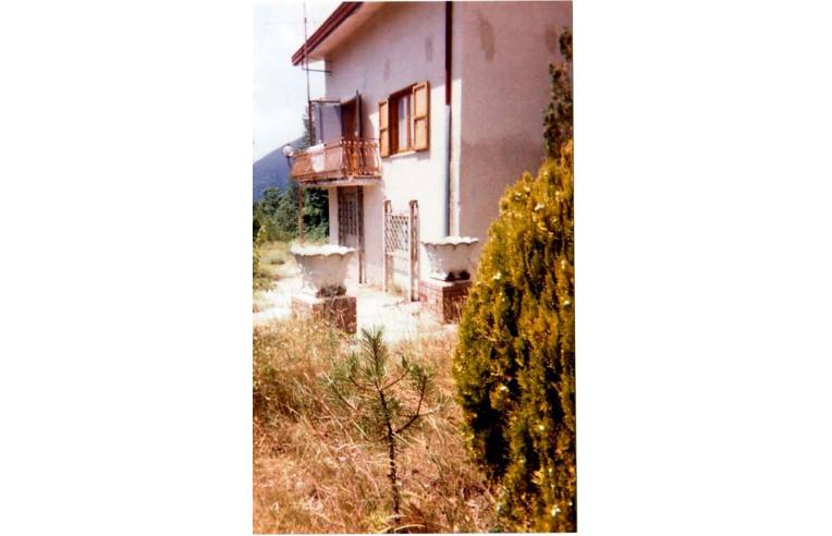 casa indipendente in vendita a Campoli Appennino