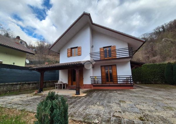 casa indipendente in vendita a Campoli Appennino