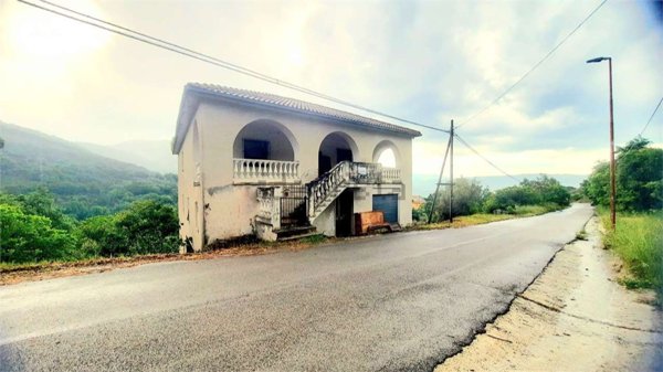 casa indipendente in vendita a Campoli Appennino