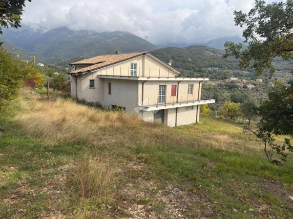 casa indipendente in vendita a Campoli Appennino
