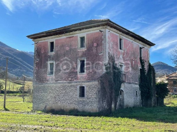 casa indipendente in vendita a Casalattico in zona San Nazario