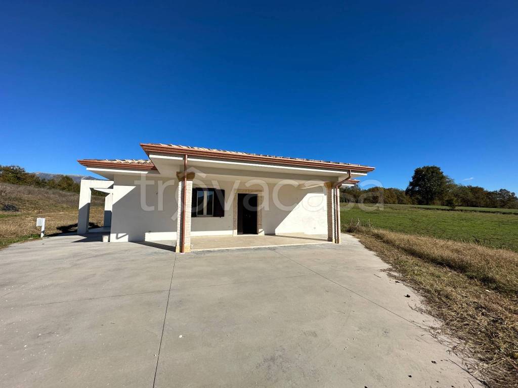casa indipendente in vendita a Casalvieri in zona Fallena