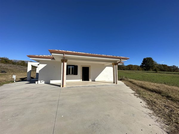 villa in vendita a Casalvieri in zona Fallena