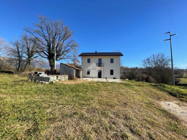 casa indipendente in vendita a Casalvieri in zona San Leonardo