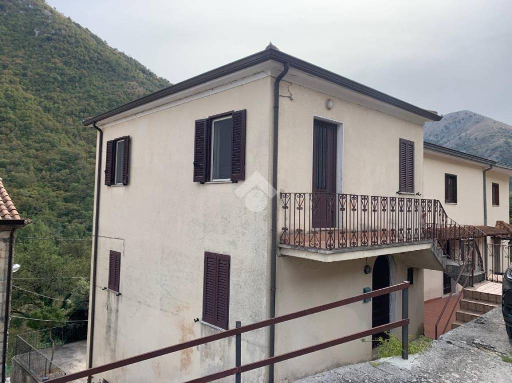 casa indipendente in vendita a Casalvieri in zona Plauto