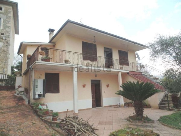 casa indipendente in vendita a Casalvieri